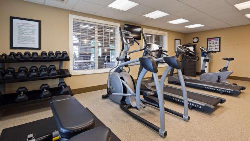 Menomonie Hotel | BEST WESTERN Plus Menomonie Inn & Suites