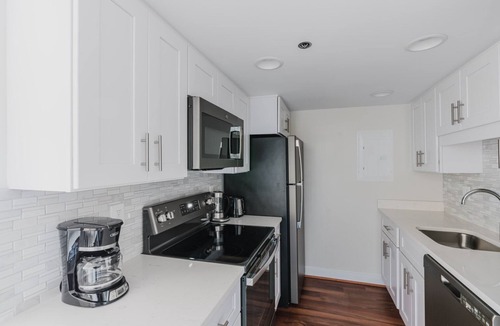 Ballston Apartment | Blueground | Ballston, Gym, Pool, BBQ, nr Metro