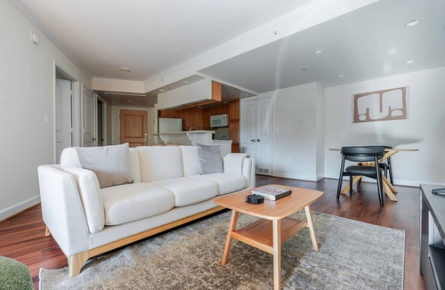 Ballston Apartment | Blueground | Ballston, pool, nr Arlington Cemetery