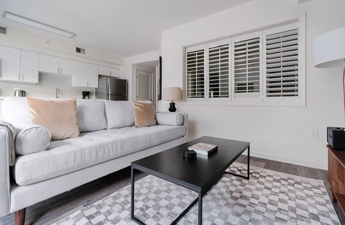 Logan Circle Apartment | Blueground | Logan Circle, rooftop pool, nr National Mall