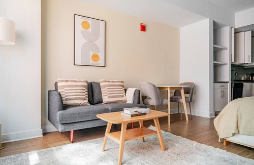 Mount Vernon Triangle Apartment | Blueground | Mt Vernon, rooftop & gym, nr museums