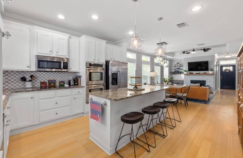 Lincolnville House | Boatyard Oasis | Pool | Mins to DNTN l Dogs OK