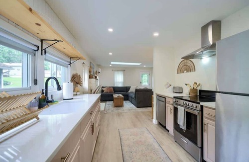 Talmage Cottage | Boho Bungalow, Quiet Relaxing Cottage by the River