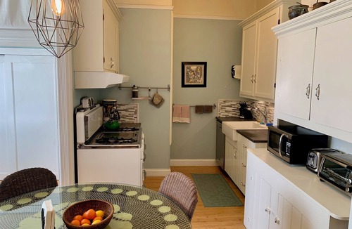 Southwest Berkeley Apartment | Boutique Unit in an Elegant West Berkeley Victorian.
