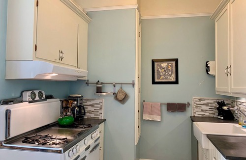 Southwest Berkeley Apartment | Boutique Unit in an Elegant West Berkeley Victorian.