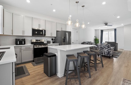Algonquin House | Brand New Waterfront Home Marina Views Walk Downtown & Events Sleeps 8
