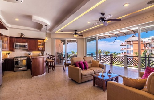 San Pedro Mixtepec Condo | Breathtaking Beachfront Condo with luxurious amenities!