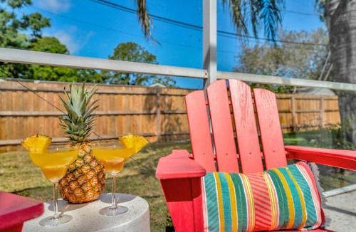 Largo House | Breezy Pineapple, Heated Pool, Sleeps 12, Putting Green