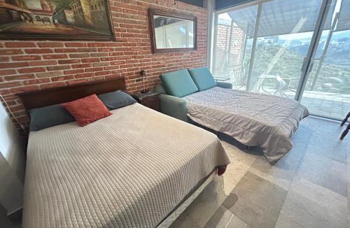 Queretaro Apartment | Brick Box Studio con Terraza