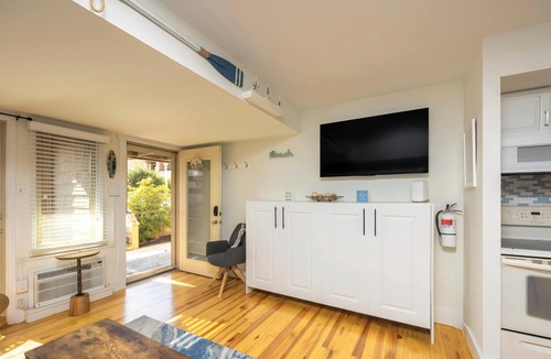 Southend Condo | Brigantine Comfy Condo on the Beach and Pool!