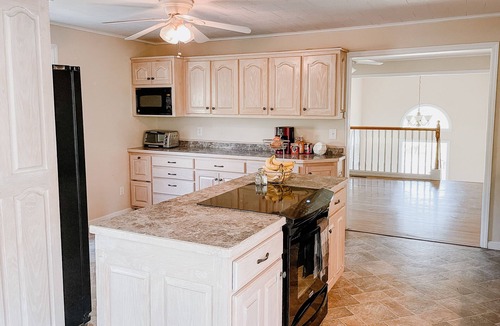 Mount Hope House | Bright and Spacious Maple Fork