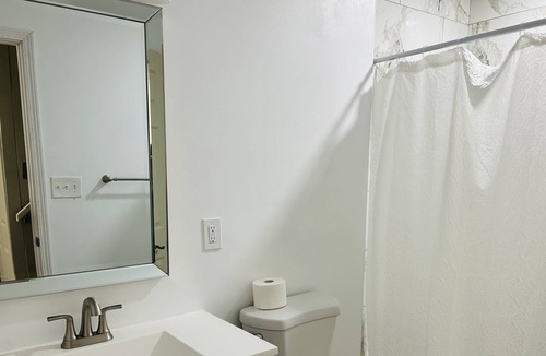 Lake Ridge House | Bright and spacious 4 room 3.5 bath house