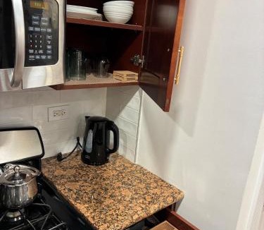 Bedford-Stuyvesant House | Brooklyn - Bed-Stuy - Spacious Private 2BR Apartment