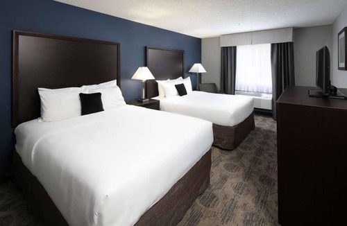 Sequim Hotel | Budget-Friendly Accommodations with Free Parking, Wifi, and Pool