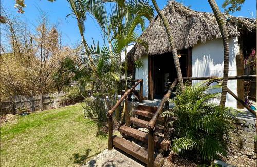 Emiliano Zapata House | Cabaña del Jardín PV Zona Romántica