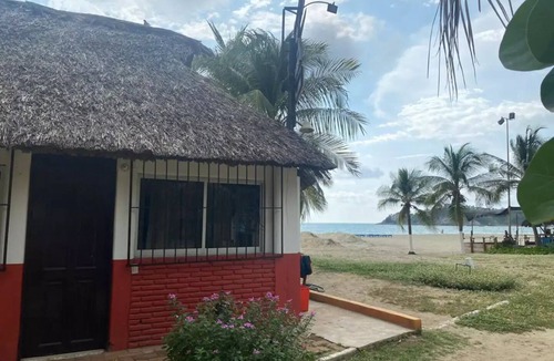 Brisas de Zicatela Cabin | Cabaña Esmeralda frente al mar