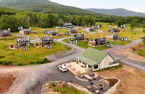 Timberline Apartment | Cabin 1 One Bed Modern Luxury w Hot Tub