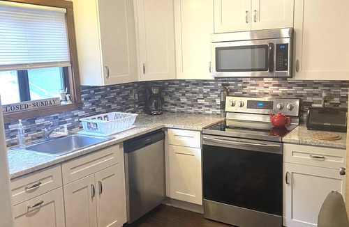 Village at Camelback House | CAMELBEACH,FREE 3d NIGHT,Indoor Pool, Hot Tub,Deck w Grill,Room for 3 families