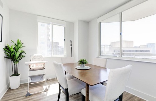 Crystal City Apartment | Capitol Convenience 2BR Luxury Minutes from DC