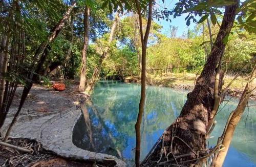 La Huasteca Other | Caravana junto al río en la huasteca potosina