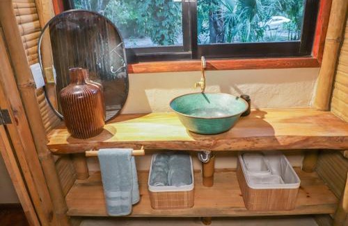 La Huasteca Other | Caravana junto al río en la huasteca potosina