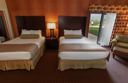 Fairfield Hotel | Carroll Valley Stay | Golf View Double Room