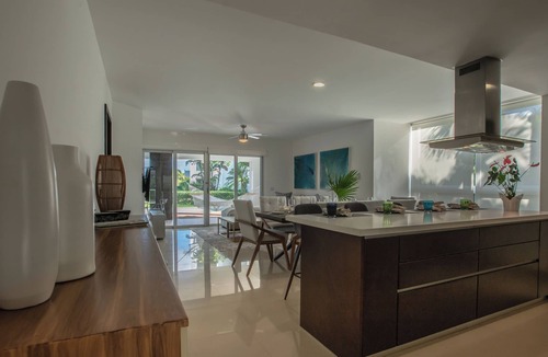 Puerto Juarez Condo | Casa Azul with Private Pool by RedAwning