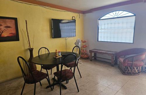 Culiacan House | Casa céntrica, segura y sencilla