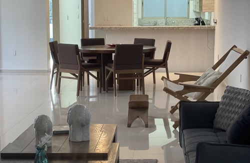 Colima House | Casa Contemporánea Nueva con Alberca y Aire Acondicionado en Colima, un Nivel