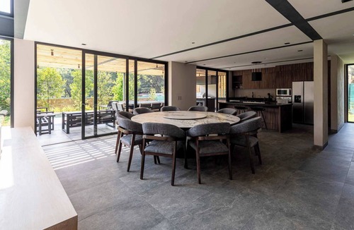 Valle de Bravo House | Casa Cundi – Contemporary Living in Nature
