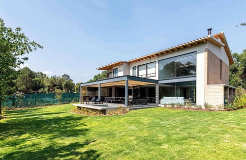 Valle de Bravo House | Casa Cundi – Contemporary Living in Nature