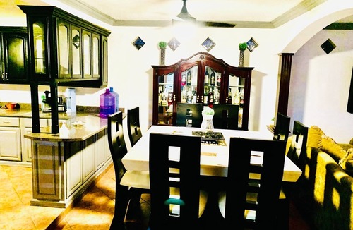 Los Arcos House | Casa de las palmas within walking distance of the boardwalk