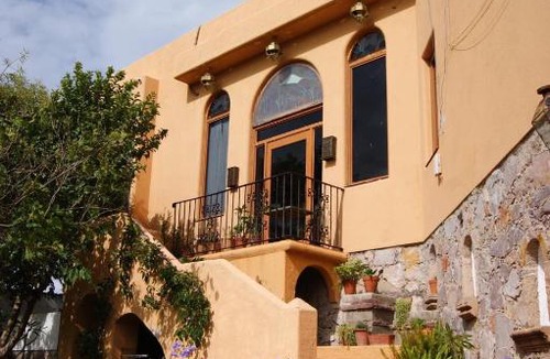 Marfil Bed & Breakfast | Casa Estela y Virgilio B&B