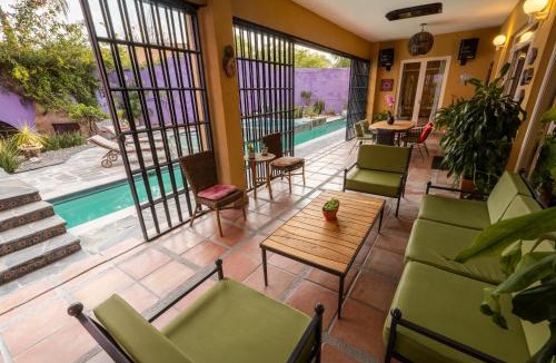 San Miguel de Allende House | Casa Feliz Jacuzzis Alberca Gimnacio Vapor PingPong Billar Cuarto de Video