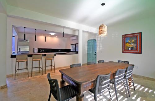 Colina del Sol House | Casa Frida