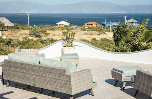 El Sargento House | Casa Leon lujo con vista al Mar, the best in town.