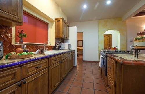 La Paz House | Casa Linda Summary: R