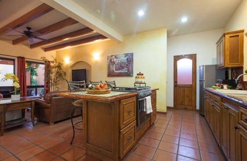 La Paz House | Casa Linda Summary: R