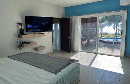 Ixtapa - Zihuatanejo Villa | Casa Mana: Beachfront Home w/pool on Playa Blanca