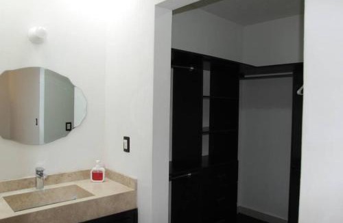 Leon House | Casa moderna con terraza privada