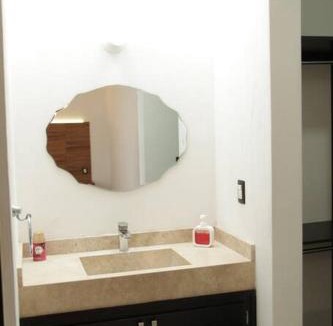 Leon House | Casa moderna con terraza privada