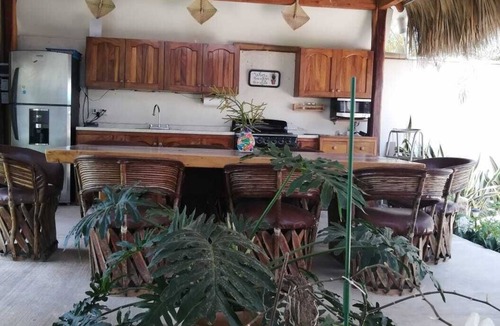 Los Tamarindos House | Casa Playas/Steps to the BEACH/Starlink