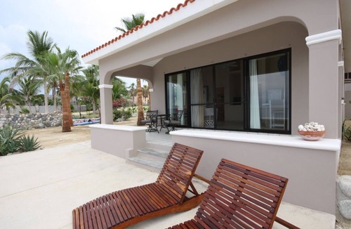 Los Barriles Cottage | Casita Tortuga is a Beach Front over looking the Sea of Cortes.