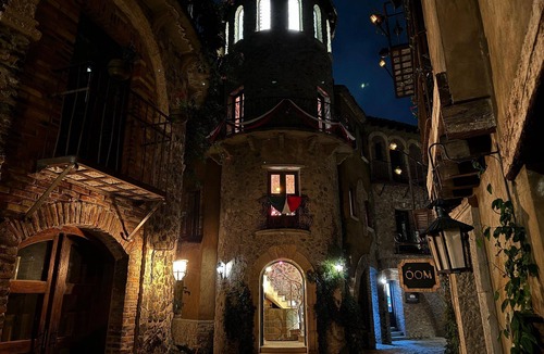 Santeagueda Apartment | Castello di Carlo - Suite Carlo IV