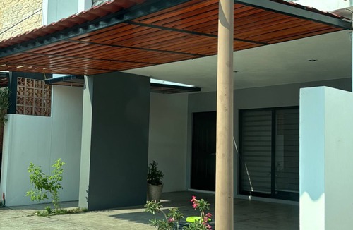 Centro House | CEIBA WOMAN'S HOUSE - 3 BEDROOMS, INDOOR POOL, WE INVOICE
