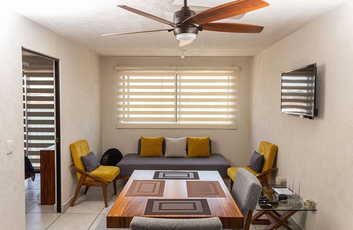 La Perla Apartment | Central apartment near IMSS, H. Civil and CUCS