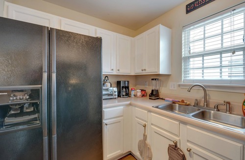 Austell House | Central Austell Home w/Furnished Deck & Grill!