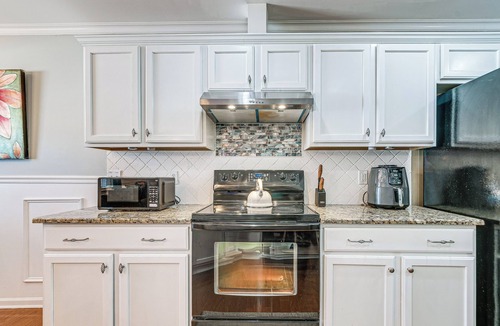 Southeast Raleigh House | Centrally Located Raleigh Townhome w/Pool Access