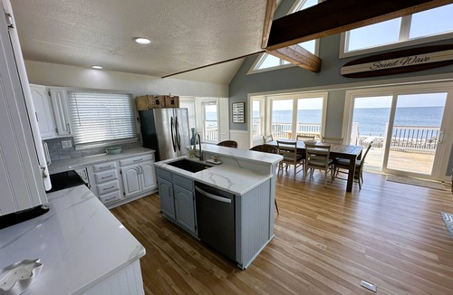 Colington Harbour House | CH1605- SoundFront 4 BRs, Boat Dock, Com Pool, Tennis, Dog Friendly.
