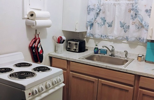 Harbor Oaks Cottage | Charming 1-bedroom cottage in Port Orange Close to Daytona Beach
